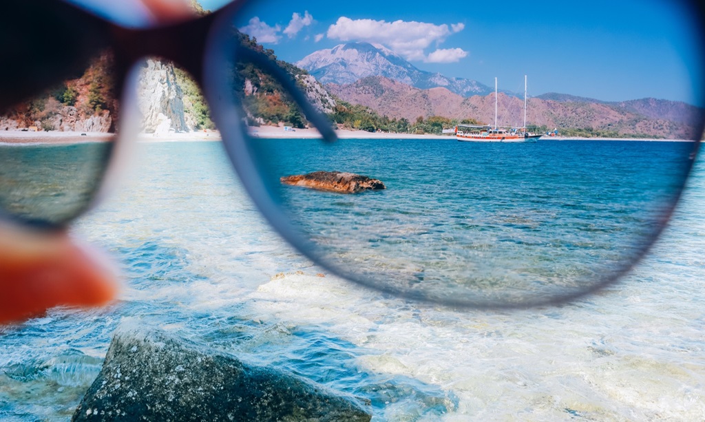 Polarised lenses